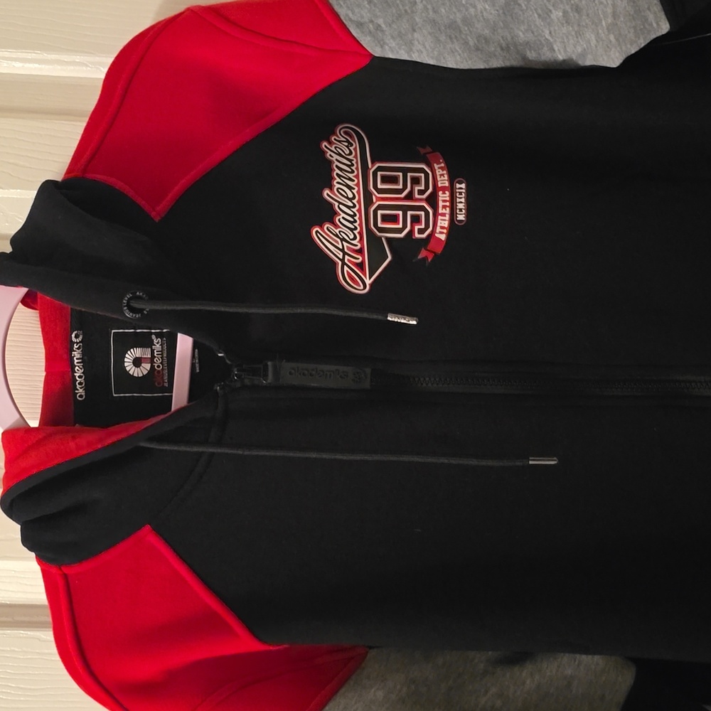 AKADEMIKS BRAND MEN'S BLACK AND RED ZIPPERED HOODIE SIZE LARGE